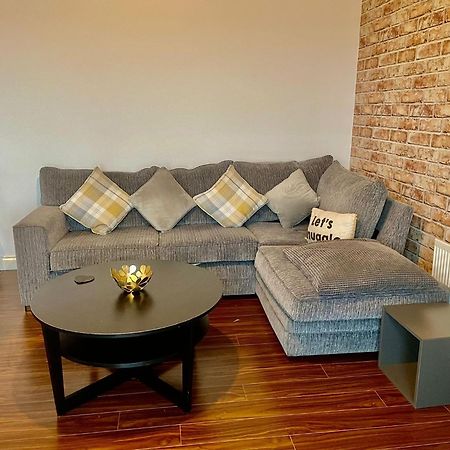 2 Bedroom City-Centre Apartment With Free Parking Белфаст Екстер'єр фото