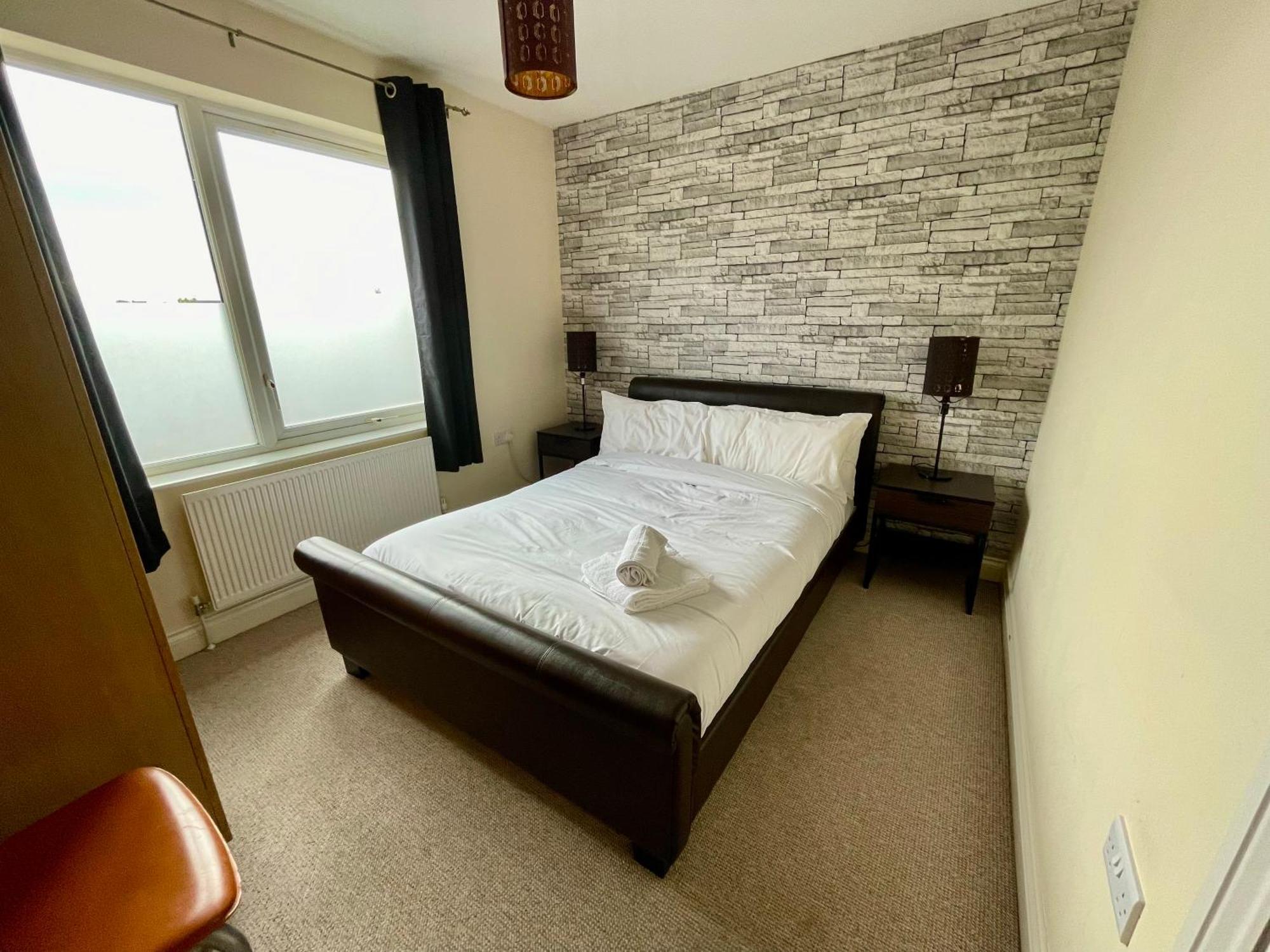 2 Bedroom City-Centre Apartment With Free Parking Белфаст Екстер'єр фото