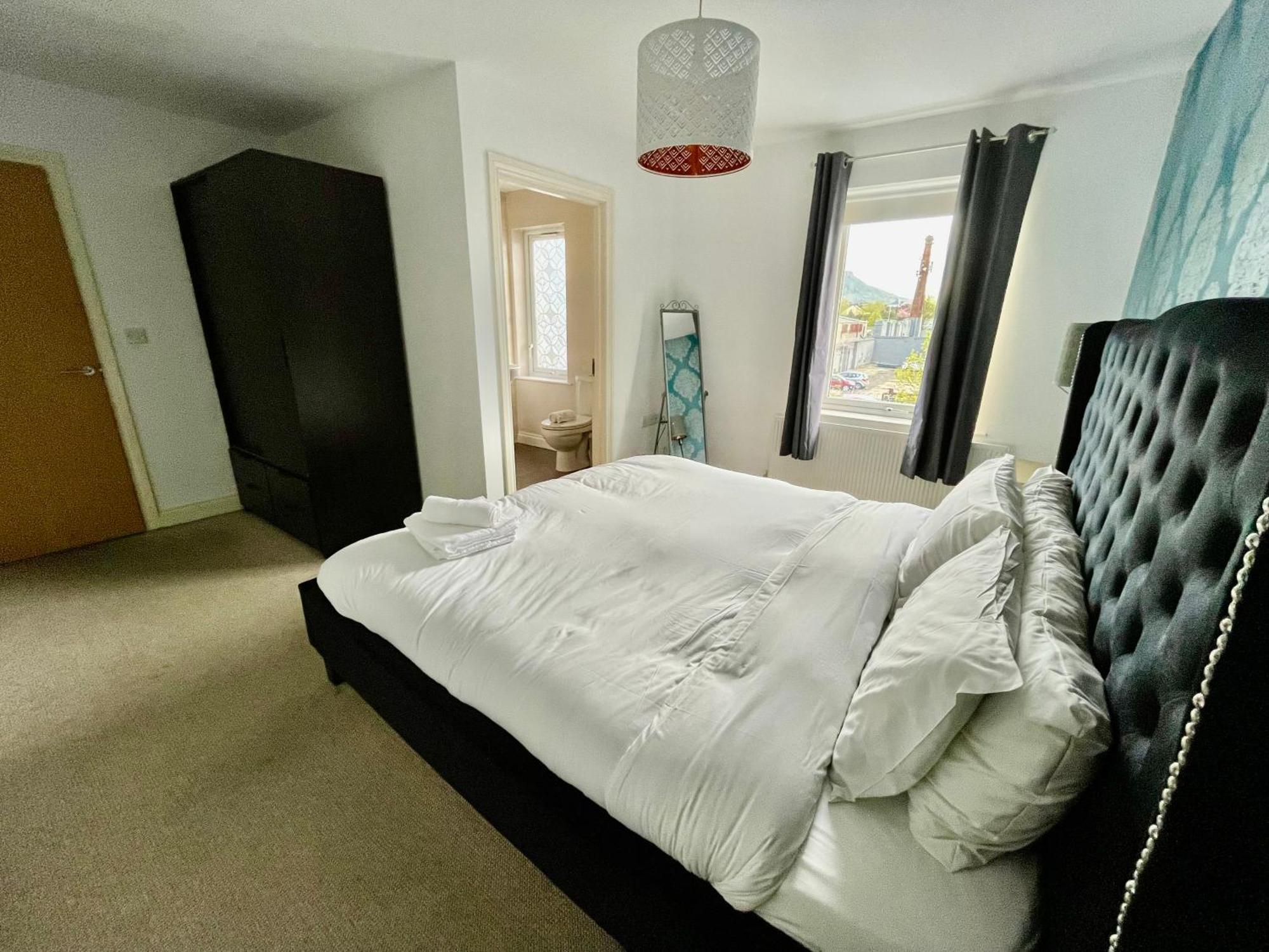 2 Bedroom City-Centre Apartment With Free Parking Белфаст Екстер'єр фото