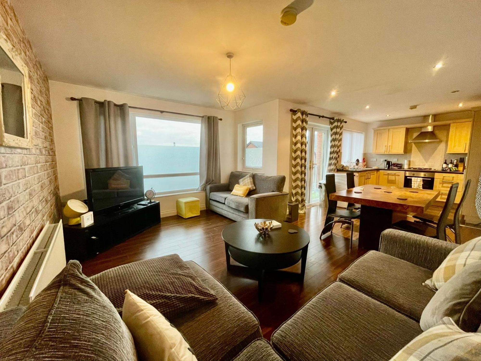 2 Bedroom City-Centre Apartment With Free Parking Белфаст Екстер'єр фото