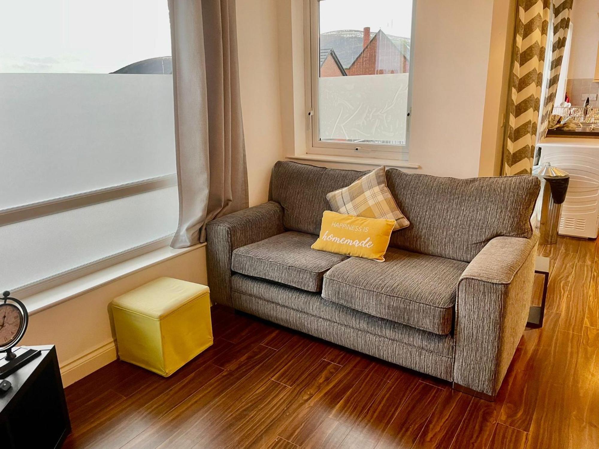 2 Bedroom City-Centre Apartment With Free Parking Белфаст Екстер'єр фото