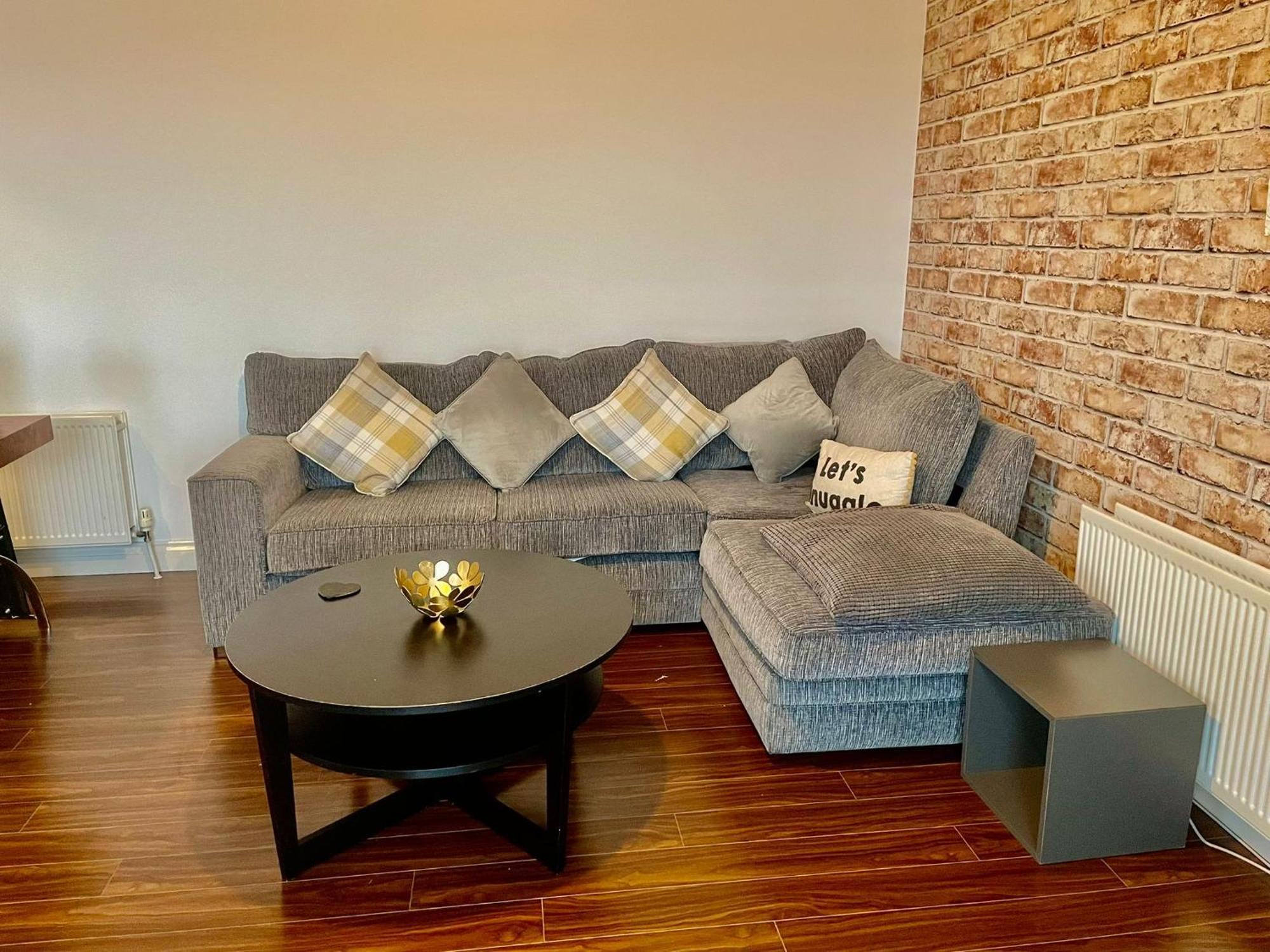 2 Bedroom City-Centre Apartment With Free Parking Белфаст Екстер'єр фото